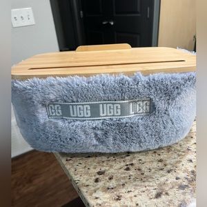Like New - Ugg Lap Desk